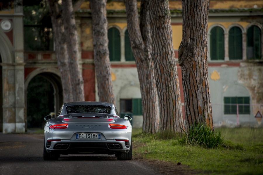  Porsche 911 Turbo S Coupe 2016 года  (WW) (фото 2 из 30)